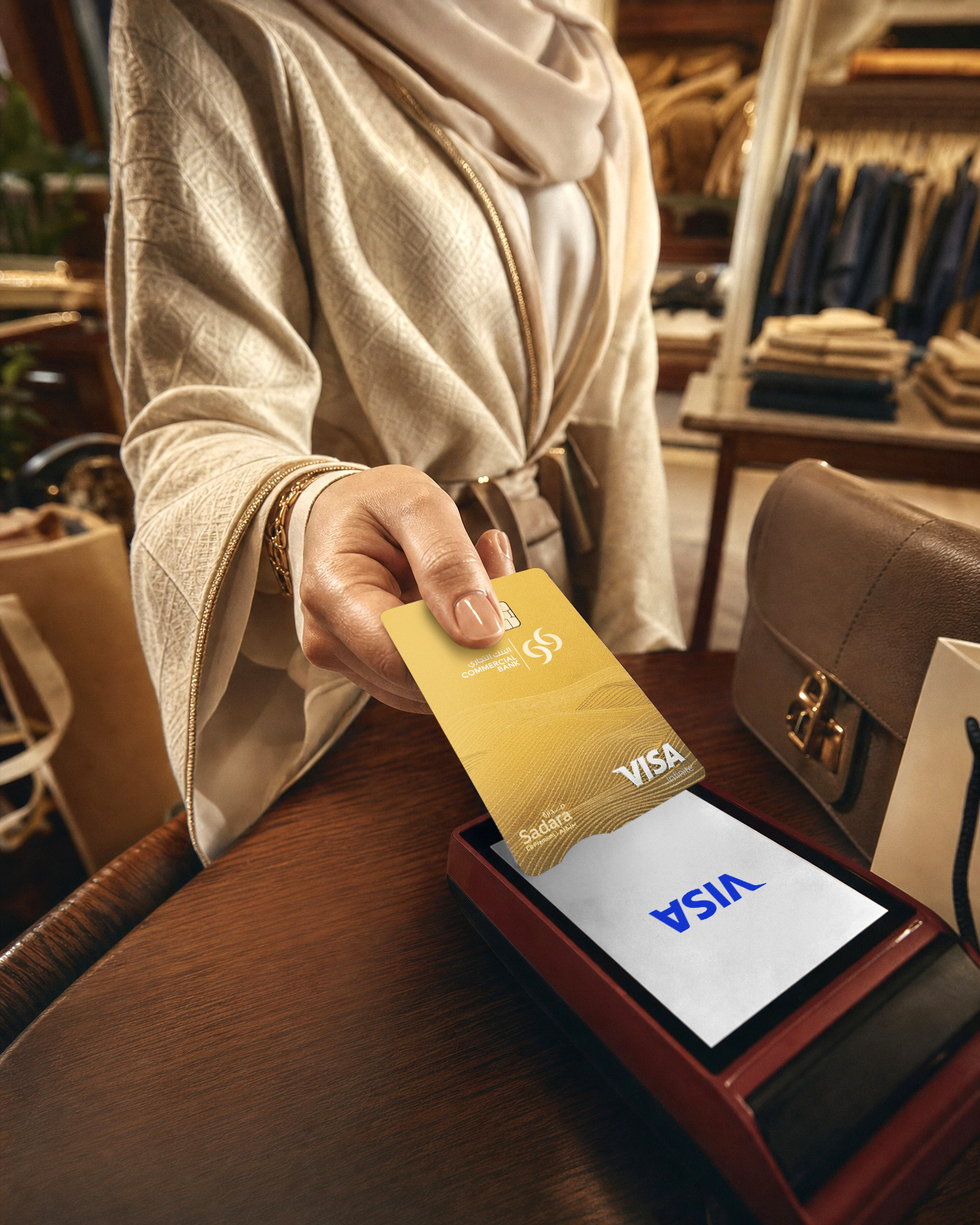 الدفع دون لمس باستخدام بطاقة صدارة Visa إنفينيت